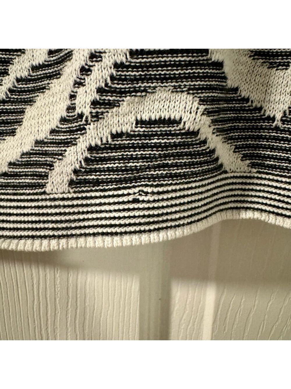 Chico’s Petite Zebra-Print Zip-Back Jacquard Sweater Black & White Super Soft! - Picture 4 of 7